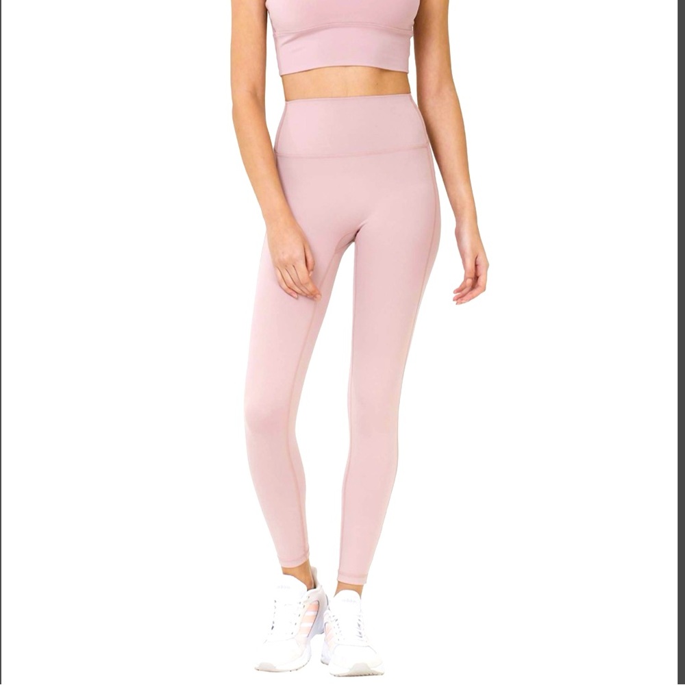 *NWT* women’s pale pink, tummy control, leggings, Small
